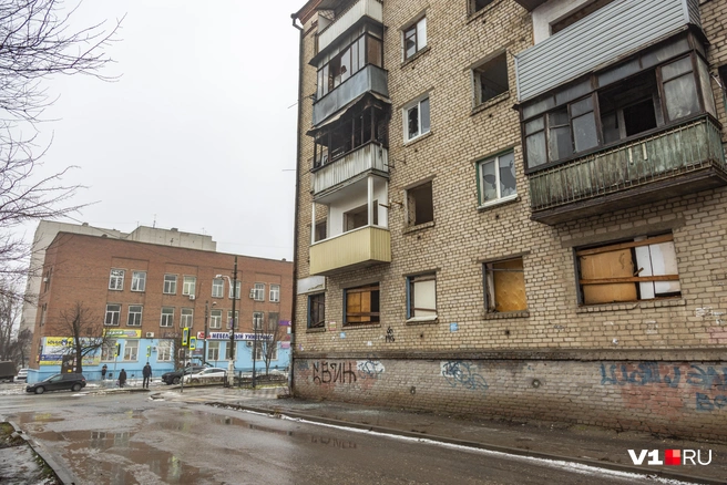 Тем не менее где-то еще остались остатки баррикад от мародеров | Источник: Константин Завриков / V1.RU