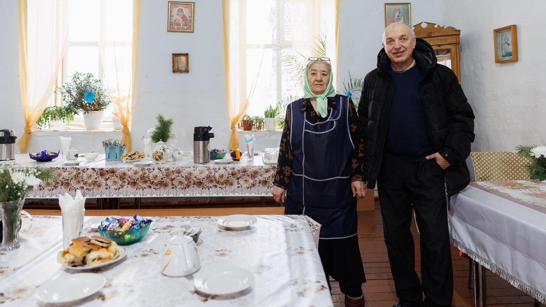 В тюменской деревне жители создали церковь в старинной школе и проводят Крещение — репортаж