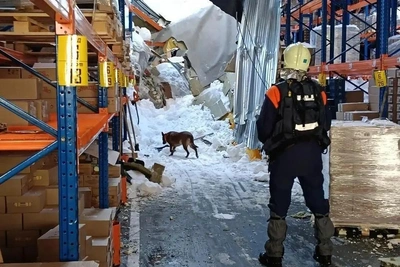 Под завалами обрушившейся крыши склада в Зеленодольске никого нет