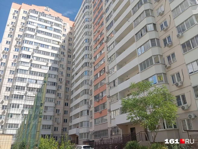 Ранее жители Петренко, 26 обращались за помощью в ГЖИ Дона, но помощи так и не дождались | Источник: читатель 161.RU