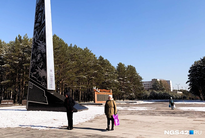 Стела в парке Победа появилась перед Новым годом, но жители как подарок ее не восприняли | Источник: Татьяна Ирискина / NGS42.RU