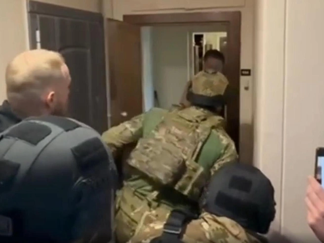 Задержан мужчина, прятавший в диване оборудование мошенников | Источник: ГУ МВД РФ