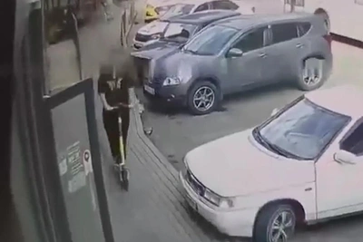 Самокатчик в Сочи сбил ребёнка и уехал