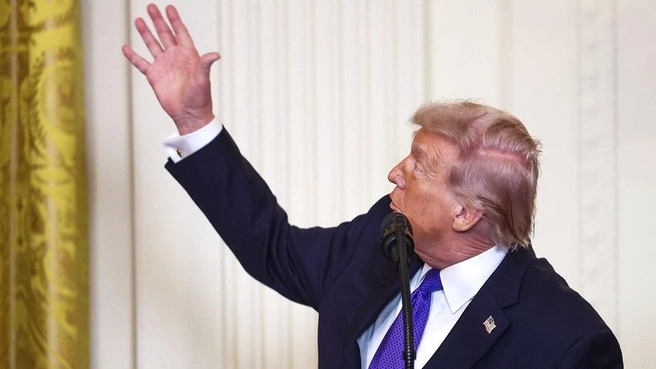 Однако другой медицинский эксперт предположил, что у Трампа может быть «предраковое состояние кожи». | Источник: MEGA