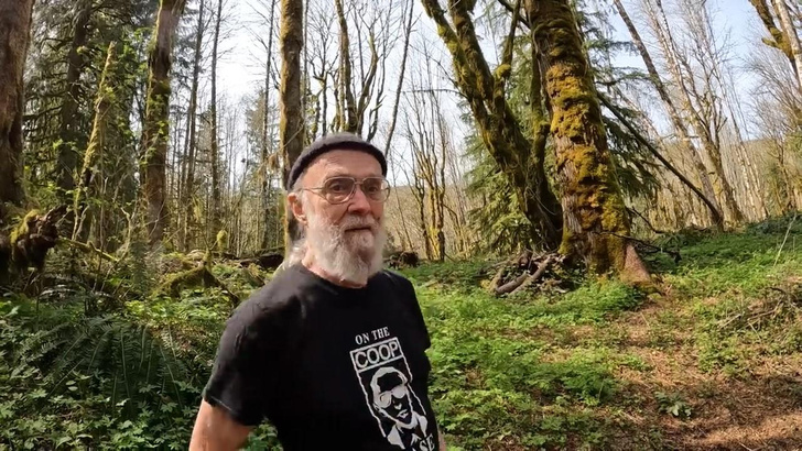 46 лет одиночества: лесной отшельник рассказал, что в своей жизни он ненавидит больше всего