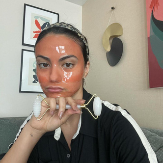 Маска для лица + массаж: Камила Мендес показала эффективный уход за кожей после вечеринки