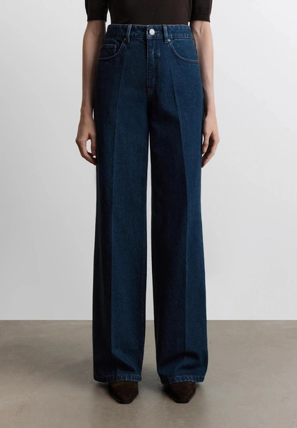 5 лучших способов стилизации джинсов зимой 2026 года