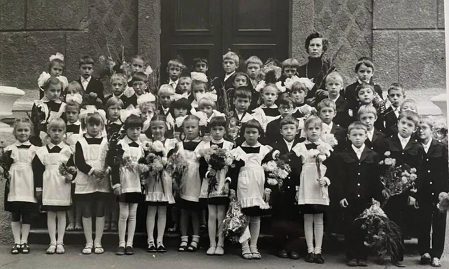 На фотографии Татьяна в нижнем ряду крайняя слева | Источник: предоставила Татьяна