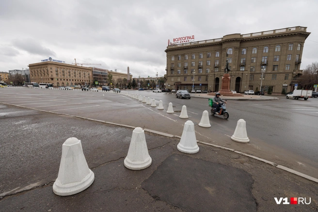 По площади теперь смогут кататься лишь танки на парадах | Источник: Алексей Волхонский / V1.RU
