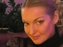 Анастасию Волочкову осудили за фото топлес с котом