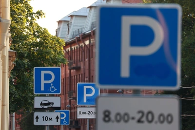 Тарифы на парковку в центре Петербурга повысились