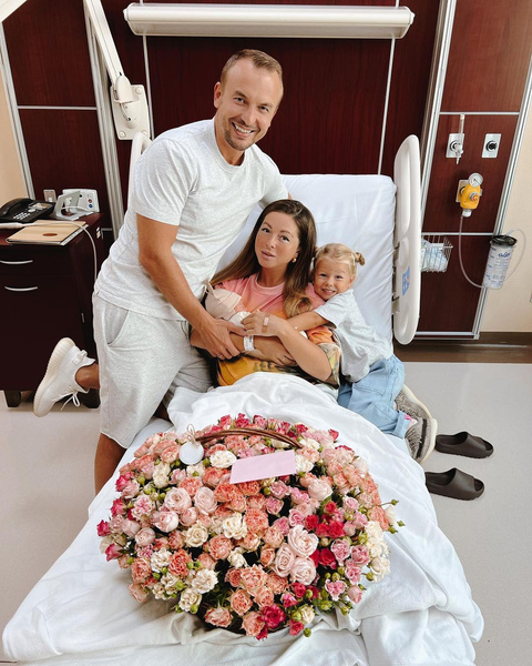 Костенко страдает от перееданий, а Арзамасова планирует второго: звезды, которые в 2021 году стали мамами