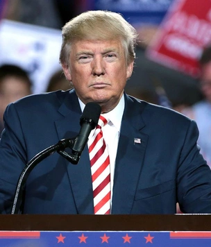 Трамп предложил лечить COVID-19 ярким светом