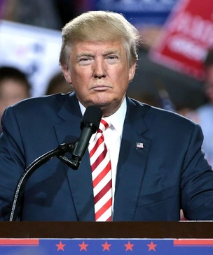 Трамп предложил лечить COVID-19 ярким светом