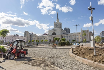 Привокзальная площадь Волгограда засажена деревьями