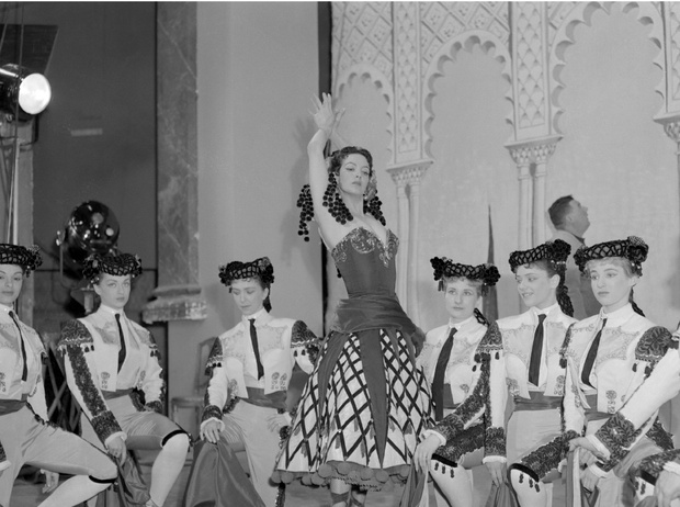 Мария Феликс в роли Каролины Отеро в фильме «Прекрасная Отеро», 1954 год Мария Феликс в роли Каролины Отеро в фильме «Прекрасная Отеро», 1954 год
