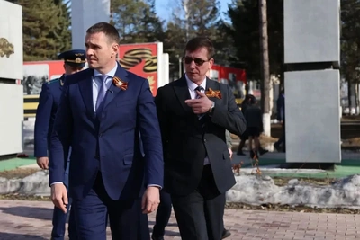 Демешин осмотрел новый парк в Чегдомыне