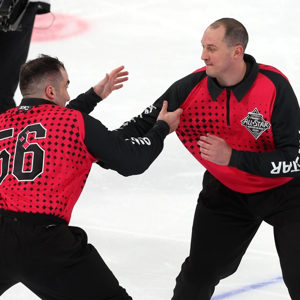 На матчах звезд бывает всякое — например, драка судей | Источник: Khl.ru