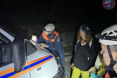 Потерявшаяся в роще Сочи женщина с ребёнком найдена спасателями