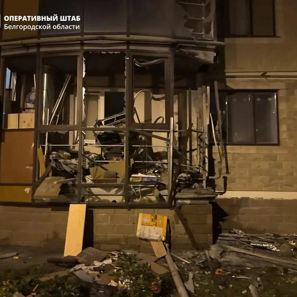 В посёлке Дубовое Белгородского округа ночью 25 июля ВСУ ударили по многоквартирному дому, загорелся один из балконов | Источник: Оперштаб Белгородской области / max.ru