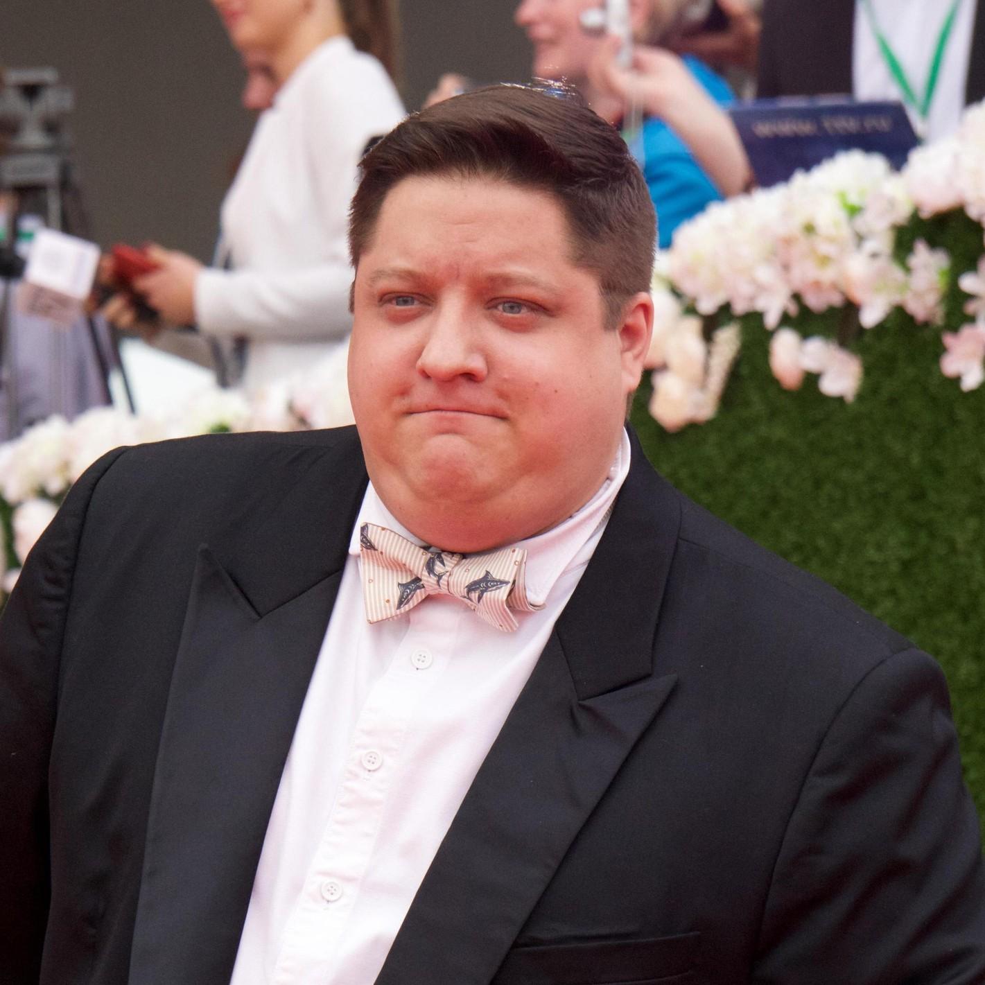 Друзья, гитара и душевные песни: близкие поделились кадрами последних дней Романа Попова