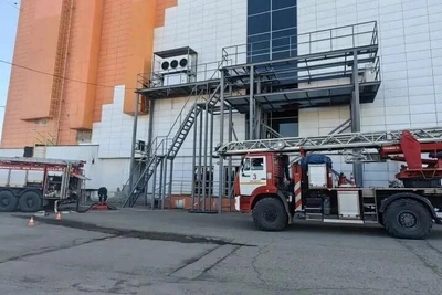 Пожар в торговом комплексе «Локомотив» в Оренбурге
