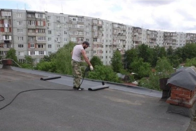 Выездная проверка дома на ул. Морских Пехотинцев выявила протечку кровли