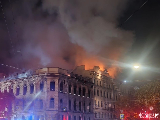 Пострадавшим от пожара в Доме Миллера в Петербурге выплатят компенсации | Источник: FONTANKA.RU