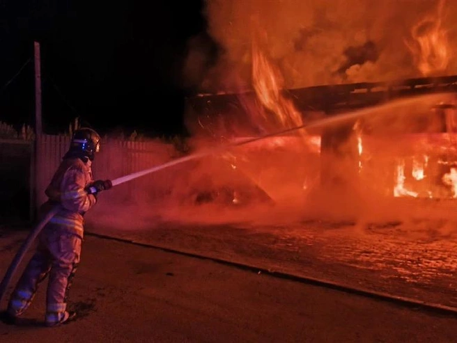 Пламя распространилось на 450 квадратных метров | Источник: ГУ МЧС по Челябинской области 