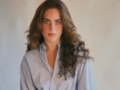 Как выглядит самая красивая женщина в мире в обычной жизни