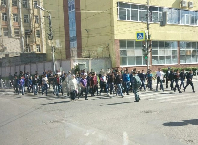 Замеченные в разных районах города группы людей напугали рязанцев | ya62.ru