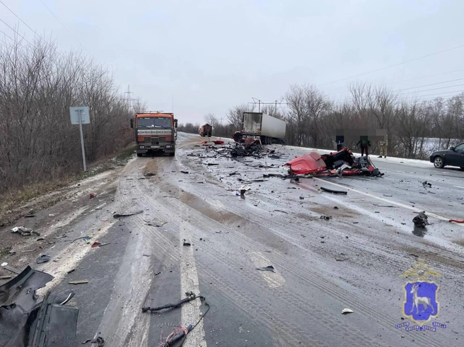 Большегрузы столкнулись на 68-м км дороги «Самара — Пугачёв — Энгельс — Волгоград» | Источник: ГУ МВД России по Самарской области