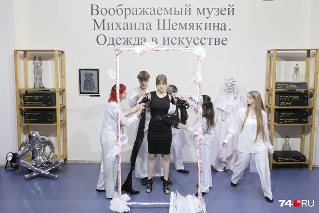Были и перформансы от юных дизайнеров | Источник: Наталья Лапцевич