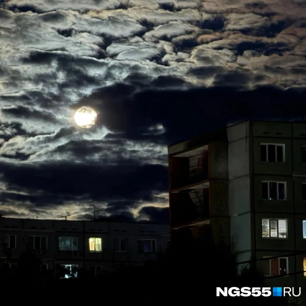 А облака грозно свисают над городом | Источник: Евгений Софийчук / NGS55.RU