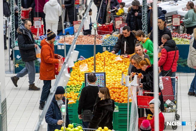 В торговых сетях фрукты могут и вовсе не подорожать (зато подорожает что-нибудь другое) | Источник: Александр Ощепков / NGS.RU