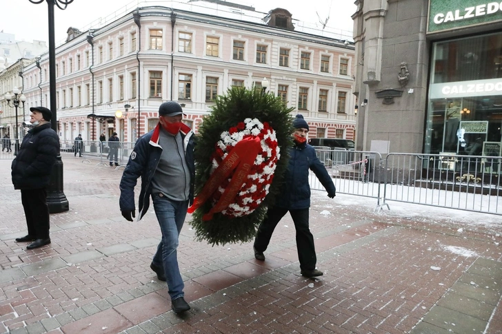 В Москве простились с Василием Лановым: трансляция