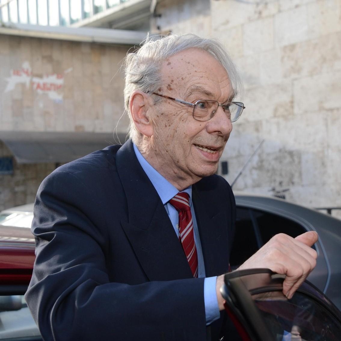 Баталов — потомок польского короля, а от страдающей ДЦП дочки Марии сбегают сиделки: слухи о звездной семье