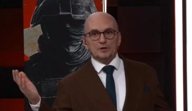 Потерпеть побои и «целовать ноги». После эфира на «Соловьев Live» в России спорят, что делать женам бойцов с ПТСР | Источник: скриншот передачи