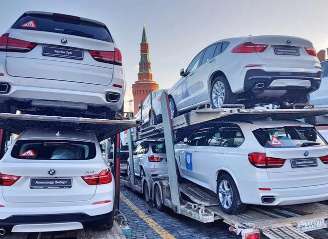 BMW для российских олимпийцев доставили на Красную площадь | ya62.ru