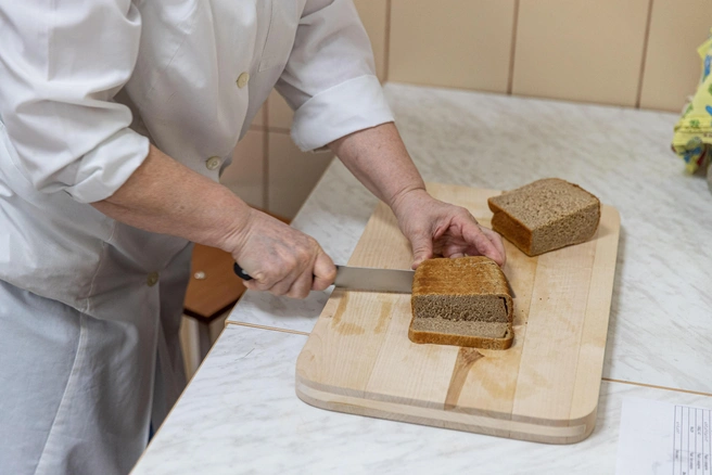 Кушать каждое блюдо с хлебом совсем не обязательно | Источник: Александр Ощепков / NGS.RU