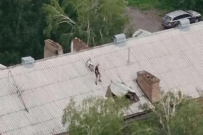 Дети вышли на крышу пятиэтажки в Дзержинском районе
