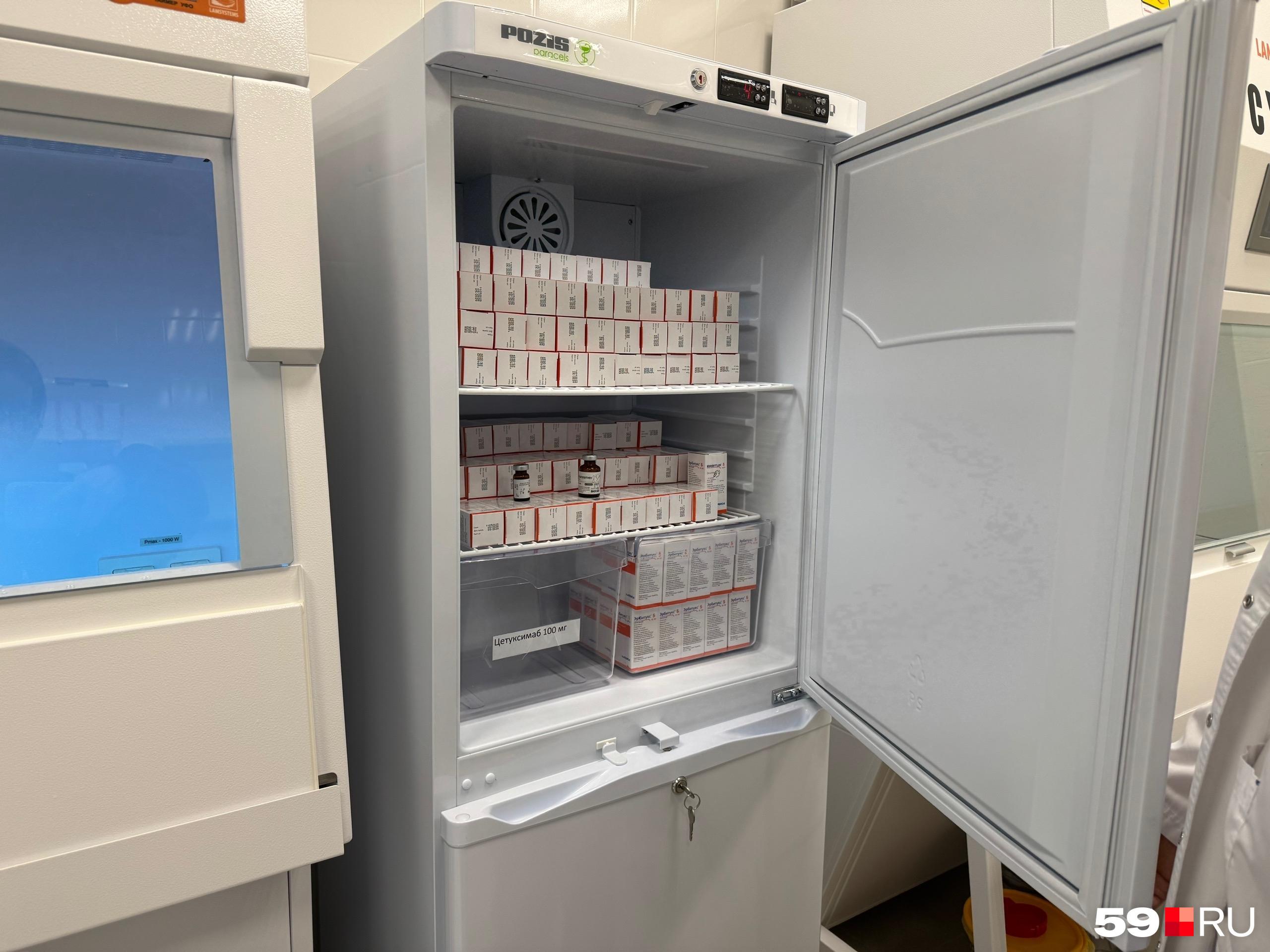 Поставщик лекарств для пермских больниц в колонии, но его компания продолжает возить препараты. Это законно