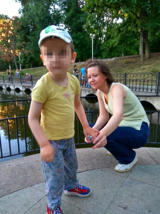 До трех лет болезнь не давала о себе знать и ребенок нормально развивался