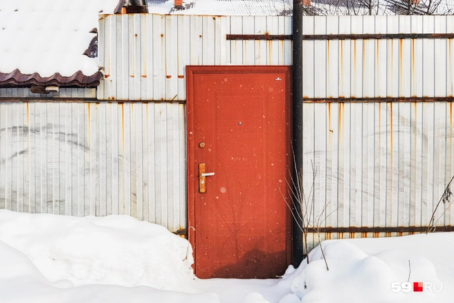Дверь из внутреннего двора | Источник: Тимофей Калмаков / 59.RU