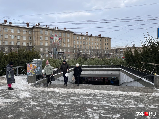 Один&nbsp;— на выходе из перехода | Источник: Михаил Шилкин 