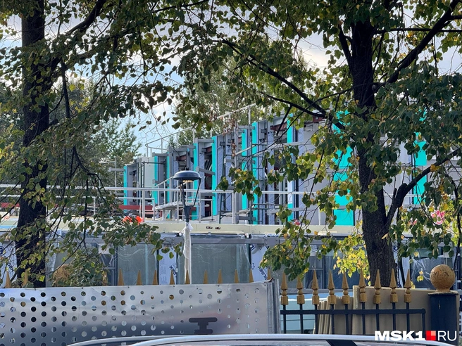 Екатерининский парк за забором | Источник: Дмитрий Толстошеев / MSK1.RU