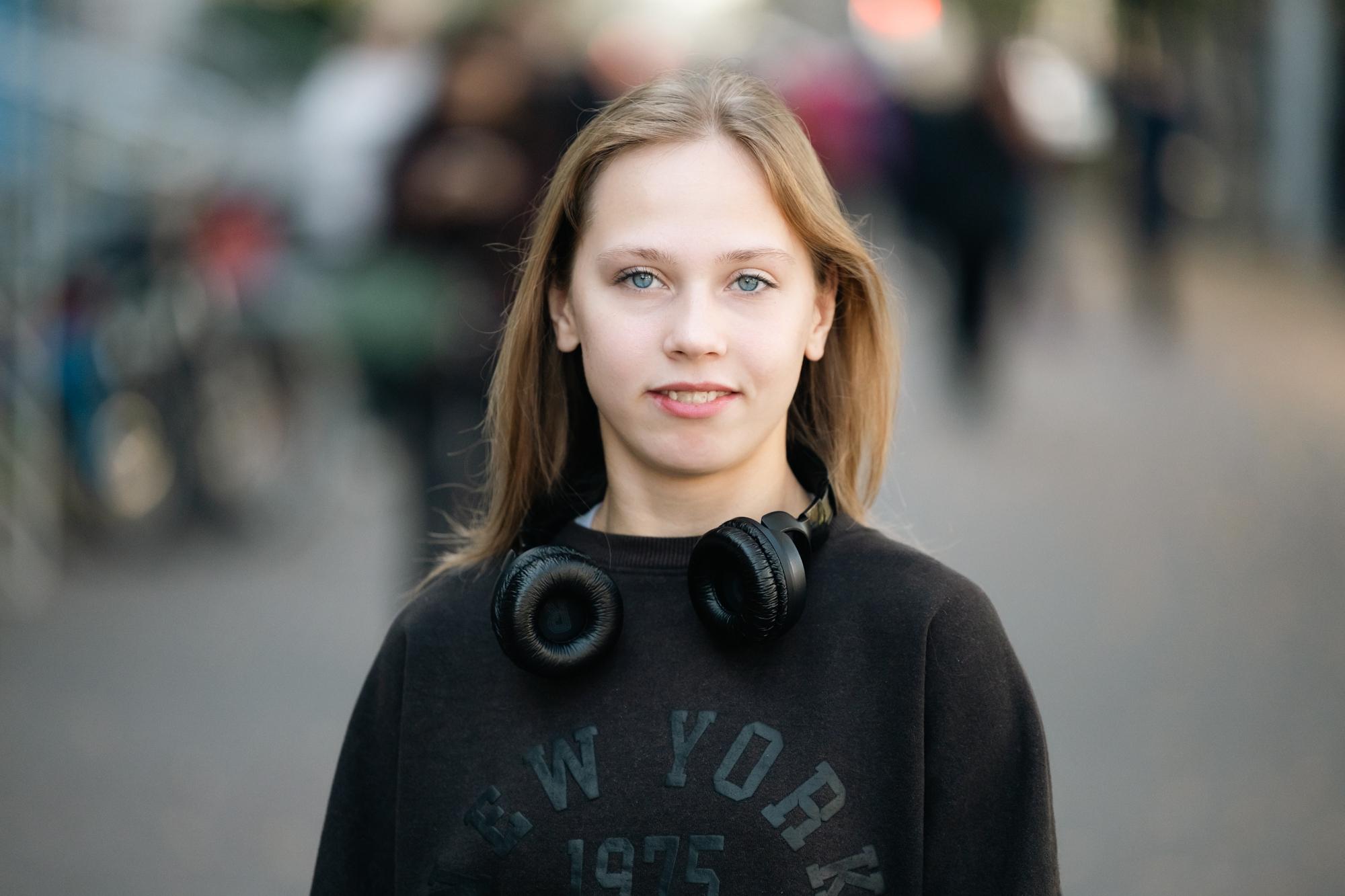 «Мечтаю попасть на концерт»: челябинка с ДЦП работает в «Додо», делает сайты и взорвала соцсети своим видео