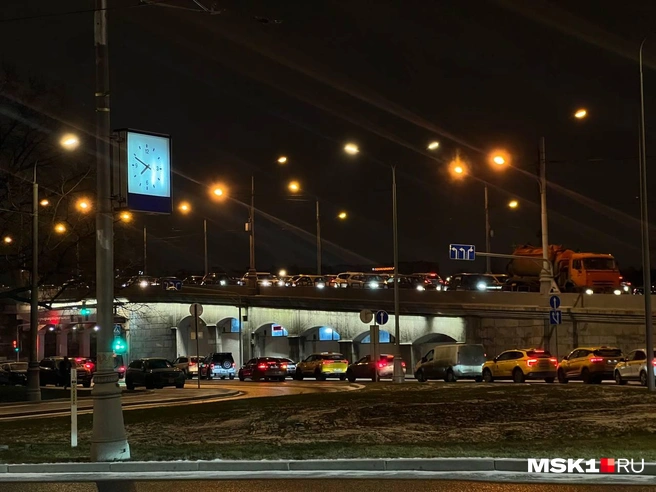 Пробки недалеко от Павелецкого вокзала | Источник: Елена Халматова / MSK1.RU