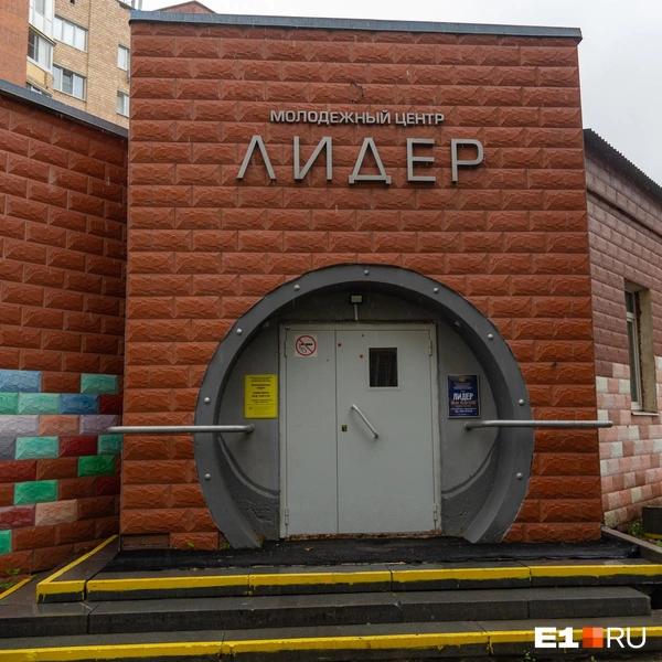 Сейчас это место выглядит куда приличнее. Трудно представить, что здесь когда-то толпились веселые и не всегда трезвые рокеры | Источник: Владислав Лоншаков / E1.RU