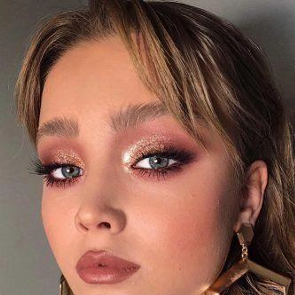 макияж на новый год 2026, новогодний макияж 2026, новогодний макияж, макияж на новый год, легкий макияж на новый год, какой макияж на новый год, новогодняя косметика | Источник: Pinterest